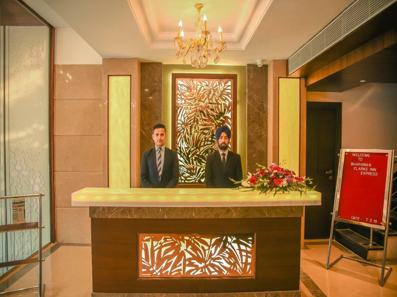 Bharawan Clarks Inn Express Amritsar Exterior photo