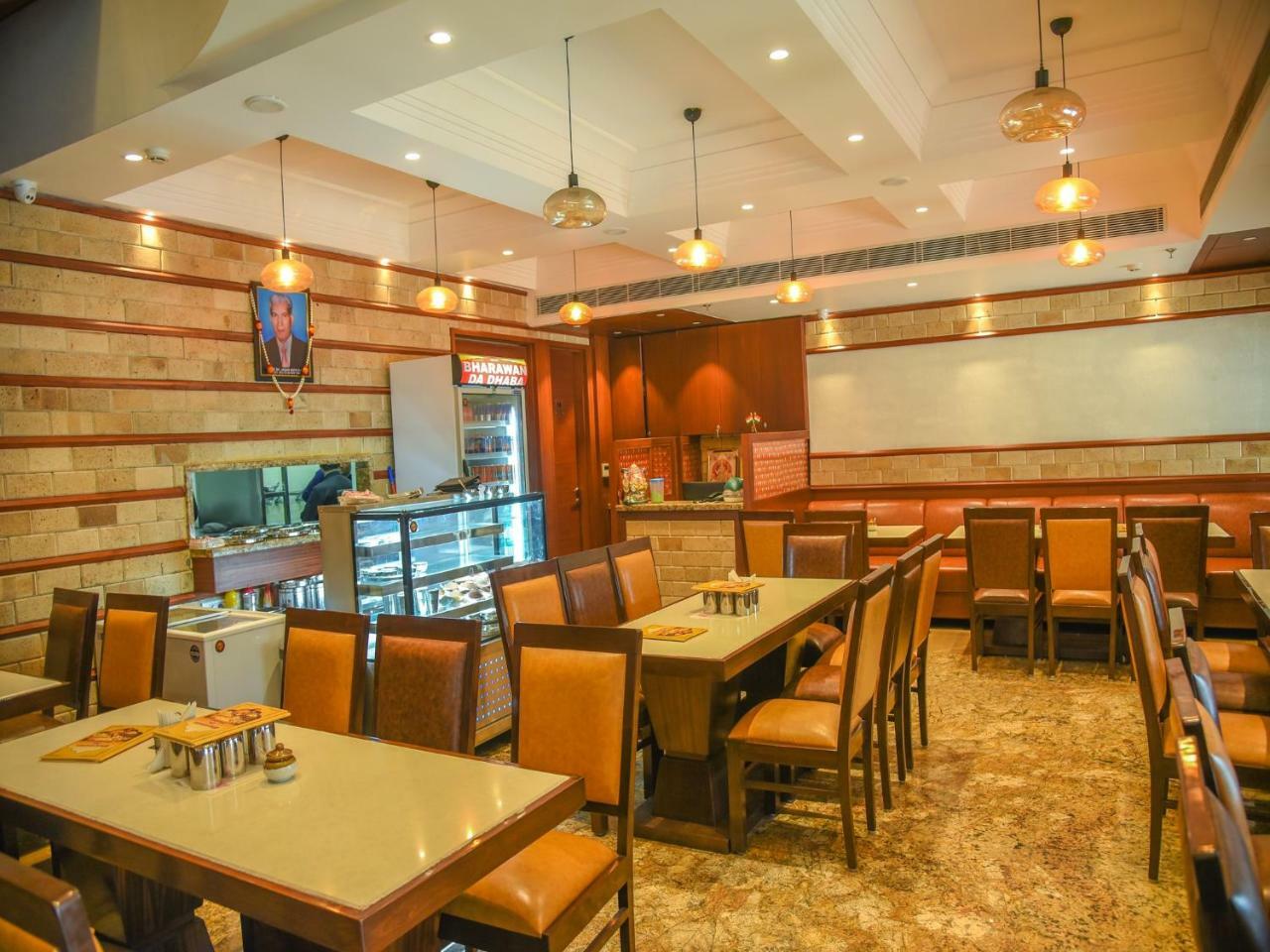 Bharawan Clarks Inn Express Amritsar Exterior photo